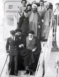 Ajatollah Chomeini bei seiner Rückkehr in den Iran im Jahr 1974